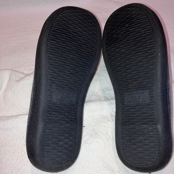 Memory foam, size 9-10, machine washable slippers - Picture 3 of 5